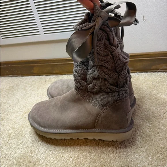 UGG Kiandra Boots Brown - Picture 5 of 9